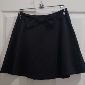 Charlotte Russe | Skirt w/ Bow | sz L